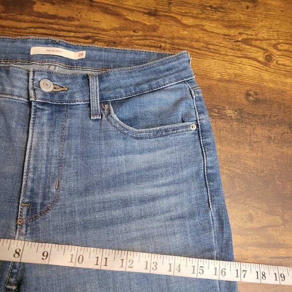 Levi's Jeans Sz 28 Skinny 711 Mid Rise Medium Light Wash Stretch Denim Western - Picture 8 of 12